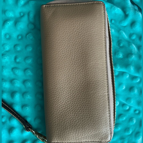 Michael Kors Jet Set Wallet Like New - Picture 3 of 5